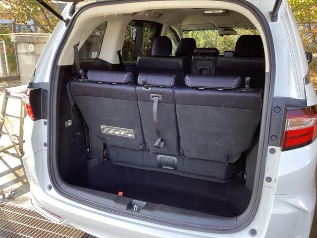 大口なテールゲートです。幅広、低い床面で大きな荷物の出し入れが簡単になります。