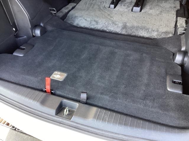 アイデア次第でいろいろな使い方ができる広くて使い勝手のいい荷室。