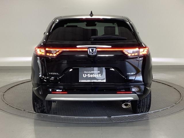 ヴェゼル ｅ：ＨＥＶＺ　純正ナビ　フルセグ　リアカメラ　衝突回避支援ブレーキ機能　スマキ　Ｐトランク　フルオートエアコン　エアバッグ　両席エアバック　Ｒカメ　パワーウィンドウ　ＬＥＤランプ　ソナー　クルーズＣ　ナビ＆ＴＶ（9枚目）