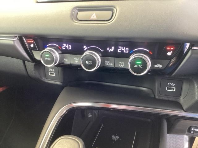 ヴェゼル ｅ：ＨＥＶＺ　純正ナビ　フルセグ　リアカメラ　衝突回避支援ブレーキ機能　スマキ　Ｐトランク　フルオートエアコン　エアバッグ　両席エアバック　Ｒカメ　パワーウィンドウ　ＬＥＤランプ　ソナー　クルーズＣ　ナビ＆ＴＶ（13枚目）