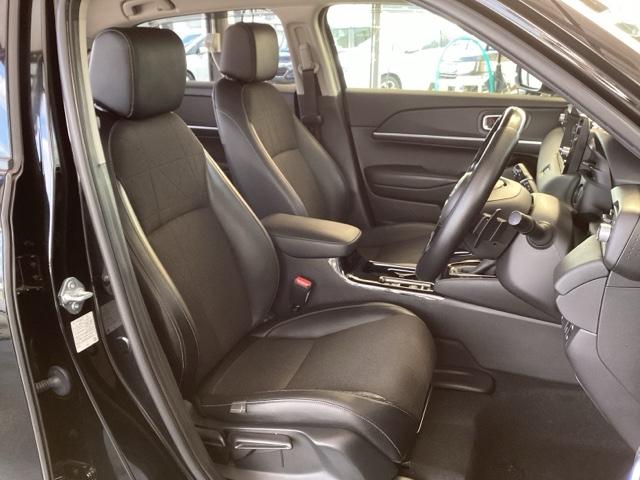 ヴェゼル ｅ：ＨＥＶＺ　純正ナビ　フルセグ　リアカメラ　衝突回避支援ブレーキ機能　スマキ　Ｐトランク　フルオートエアコン　エアバッグ　両席エアバック　Ｒカメ　パワーウィンドウ　ＬＥＤランプ　ソナー　クルーズＣ　ナビ＆ＴＶ（19枚目）