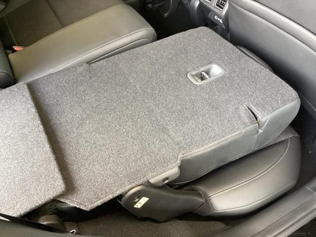 ヴェゼル ｅ：ＨＥＶＺ　純正ナビ　フルセグ　リアカメラ　衝突回避支援ブレーキ機能　スマキ　Ｐトランク　フルオートエアコン　エアバッグ　両席エアバック　Ｒカメ　パワーウィンドウ　ＬＥＤランプ　ソナー　クルーズＣ　ナビ＆ＴＶ（22枚目）