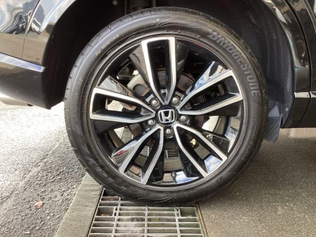 ヴェゼル ｅ：ＨＥＶＺ　純正ナビ　フルセグ　リアカメラ　衝突回避支援ブレーキ機能　スマキ　Ｐトランク　フルオートエアコン　エアバッグ　両席エアバック　Ｒカメ　パワーウィンドウ　ＬＥＤランプ　ソナー　クルーズＣ　ナビ＆ＴＶ（25枚目）