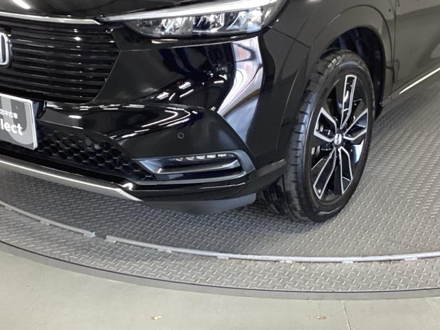 ヴェゼル ｅ：ＨＥＶＺ　純正ナビ　フルセグ　リアカメラ　衝突回避支援ブレーキ機能　スマキ　Ｐトランク　フルオートエアコン　エアバッグ　両席エアバック　Ｒカメ　パワーウィンドウ　ＬＥＤランプ　ソナー　クルーズＣ　ナビ＆ＴＶ（28枚目）