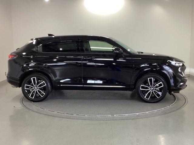 ヴェゼル ｅ：ＨＥＶＺ　純正ナビ　フルセグ　リアカメラ　衝突回避支援ブレーキ機能　スマキ　Ｐトランク　フルオートエアコン　エアバッグ　両席エアバック　Ｒカメ　パワーウィンドウ　ＬＥＤランプ　ソナー　クルーズＣ　ナビ＆ＴＶ（29枚目）