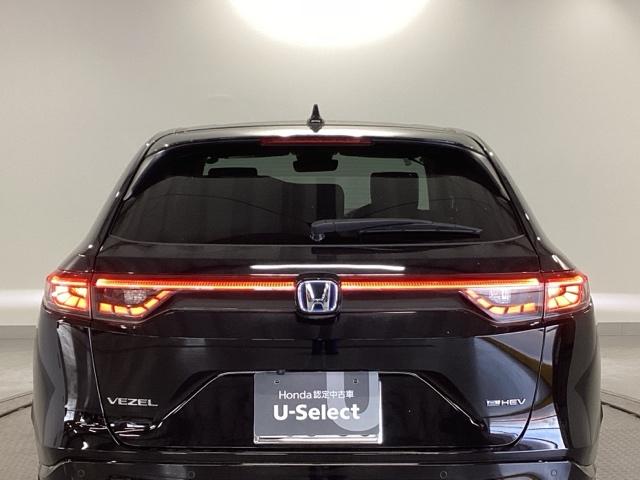 ヴェゼル ｅ：ＨＥＶＺ　純正ナビ　フルセグ　リアカメラ　衝突回避支援ブレーキ機能　スマキ　Ｐトランク　フルオートエアコン　エアバッグ　両席エアバック　Ｒカメ　パワーウィンドウ　ＬＥＤランプ　ソナー　クルーズＣ　ナビ＆ＴＶ（30枚目）