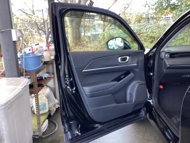 ヴェゼル ｅ：ＨＥＶＺ　純正ナビ　フルセグ　リアカメラ　衝突回避支援ブレーキ機能　スマキ　Ｐトランク　フルオートエアコン　エアバッグ　両席エアバック　Ｒカメ　パワーウィンドウ　ＬＥＤランプ　ソナー　クルーズＣ　ナビ＆ＴＶ（36枚目）