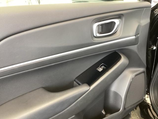 ヴェゼル ｅ：ＨＥＶＺ　純正ナビ　フルセグ　リアカメラ　衝突回避支援ブレーキ機能　スマキ　Ｐトランク　フルオートエアコン　エアバッグ　両席エアバック　Ｒカメ　パワーウィンドウ　ＬＥＤランプ　ソナー　クルーズＣ　ナビ＆ＴＶ（37枚目）