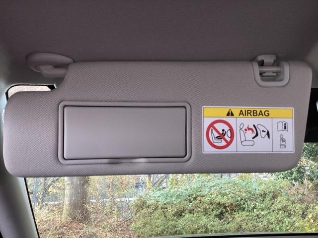 ヴェゼル ｅ：ＨＥＶＺ　純正ナビ　フルセグ　リアカメラ　衝突回避支援ブレーキ機能　スマキ　Ｐトランク　フルオートエアコン　エアバッグ　両席エアバック　Ｒカメ　パワーウィンドウ　ＬＥＤランプ　ソナー　クルーズＣ　ナビ＆ＴＶ（40枚目）