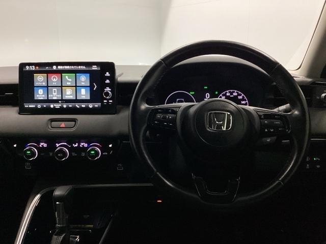 ヴェゼル ｅ：ＨＥＶＺ　ＨｏｎｄａＣＯＮＮＥＣＴディスプレイ　ドラレコ　衝突回避支援ブレーキ機能　スマキ　Ｐトランク　フルオートエアコン　Ｄレコ　エアバッグ　両席エアバック　Ｒカメ　パワーウィンドウ　ＬＥＤランプ　ソナー（3枚目）