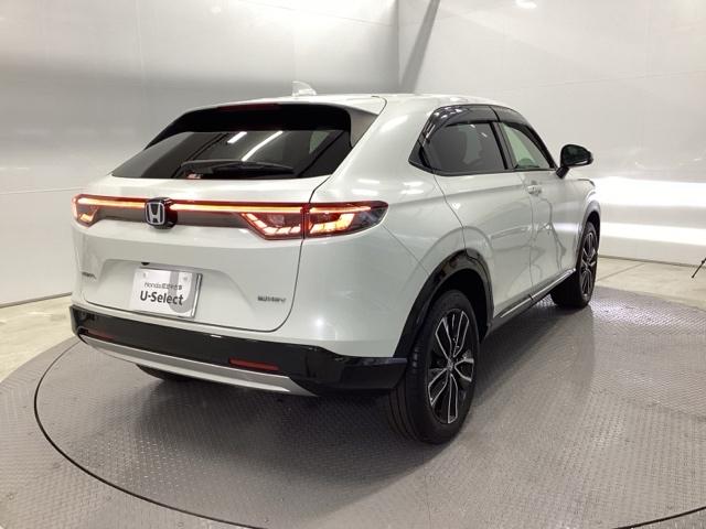 ヴェゼル ｅ：ＨＥＶＺ　ＨｏｎｄａＣＯＮＮＥＣＴディスプレイ　ドラレコ　衝突回避支援ブレーキ機能　スマキ　Ｐトランク　フルオートエアコン　Ｄレコ　エアバッグ　両席エアバック　Ｒカメ　パワーウィンドウ　ＬＥＤランプ　ソナー（8枚目）