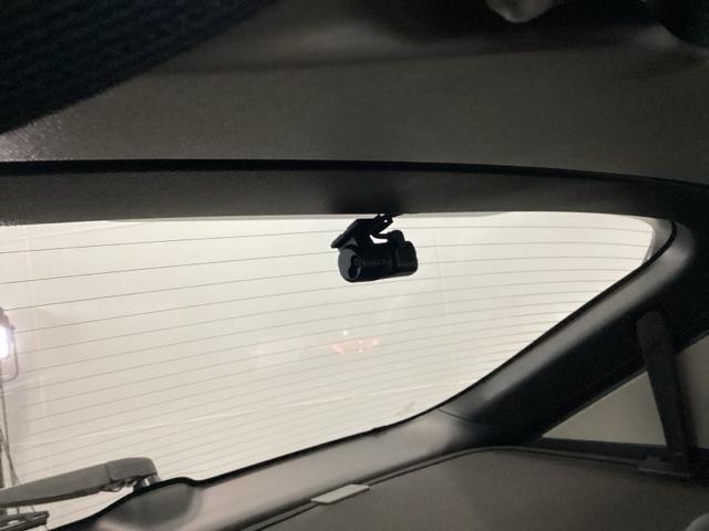 ヴェゼル ｅ：ＨＥＶＺ　ＨｏｎｄａＣＯＮＮＥＣＴディスプレイ　ドラレコ　衝突回避支援ブレーキ機能　スマキ　Ｐトランク　フルオートエアコン　Ｄレコ　エアバッグ　両席エアバック　Ｒカメ　パワーウィンドウ　ＬＥＤランプ　ソナー（13枚目）