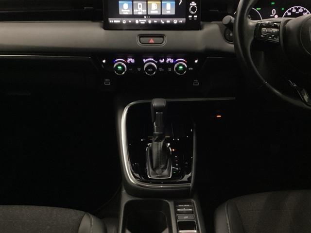 ヴェゼル ｅ：ＨＥＶＺ　ＨｏｎｄａＣＯＮＮＥＣＴディスプレイ　ドラレコ　衝突回避支援ブレーキ機能　スマキ　Ｐトランク　フルオートエアコン　Ｄレコ　エアバッグ　両席エアバック　Ｒカメ　パワーウィンドウ　ＬＥＤランプ　ソナー（16枚目）
