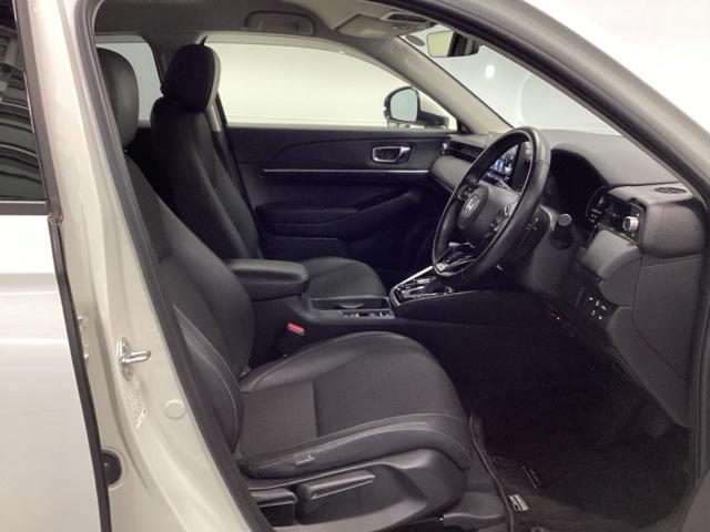 ヴェゼル ｅ：ＨＥＶＺ　ＨｏｎｄａＣＯＮＮＥＣＴディスプレイ　ドラレコ　衝突回避支援ブレーキ機能　スマキ　Ｐトランク　フルオートエアコン　Ｄレコ　エアバッグ　両席エアバック　Ｒカメ　パワーウィンドウ　ＬＥＤランプ　ソナー（19枚目）