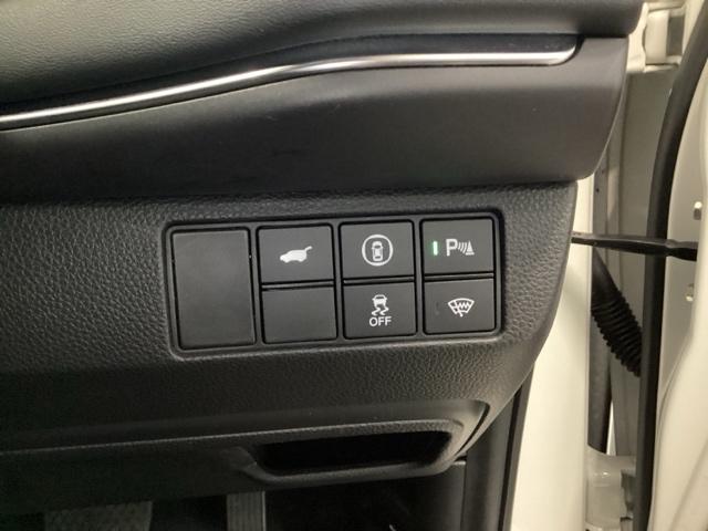 ヴェゼル ｅ：ＨＥＶＺ　ＨｏｎｄａＣＯＮＮＥＣＴディスプレイ　ドラレコ　衝突回避支援ブレーキ機能　スマキ　Ｐトランク　フルオートエアコン　Ｄレコ　エアバッグ　両席エアバック　Ｒカメ　パワーウィンドウ　ＬＥＤランプ　ソナー（30枚目）
