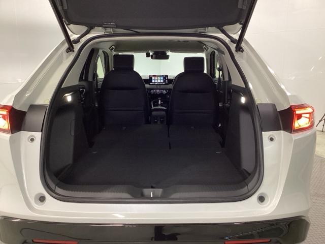 ヴェゼル ｅ：ＨＥＶＺ　ＨｏｎｄａＣＯＮＮＥＣＴディスプレイ　ドラレコ　衝突回避支援ブレーキ機能　スマキ　Ｐトランク　フルオートエアコン　Ｄレコ　エアバッグ　両席エアバック　Ｒカメ　パワーウィンドウ　ＬＥＤランプ　ソナー（39枚目）