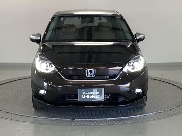 フィット ｅ：ＨＥＶリュクス　純正メモリーナビ　ドラレコ　リアカメラ、　誤発進抑制機能　本革シート　ＥＴＣ付　ＬＥＤ　シートヒーター　クルーズコントロール　セキュリティアラーム　ドライブレコーダー　ＤＶＤ　ＶＳＡ　フルセグ　ＵＳＢ（6枚目）