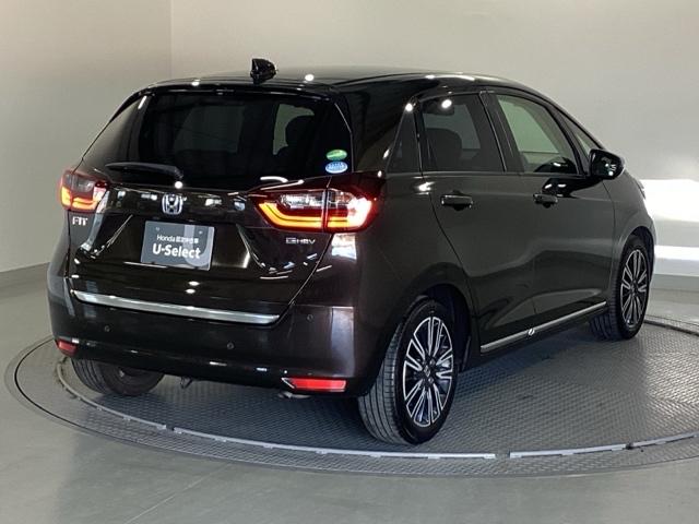 フィット ｅ：ＨＥＶリュクス　純正メモリーナビ　ドラレコ　リアカメラ、　誤発進抑制機能　本革シート　ＥＴＣ付　ＬＥＤ　シートヒーター　クルーズコントロール　セキュリティアラーム　ドライブレコーダー　ＤＶＤ　ＶＳＡ　フルセグ　ＵＳＢ（8枚目）