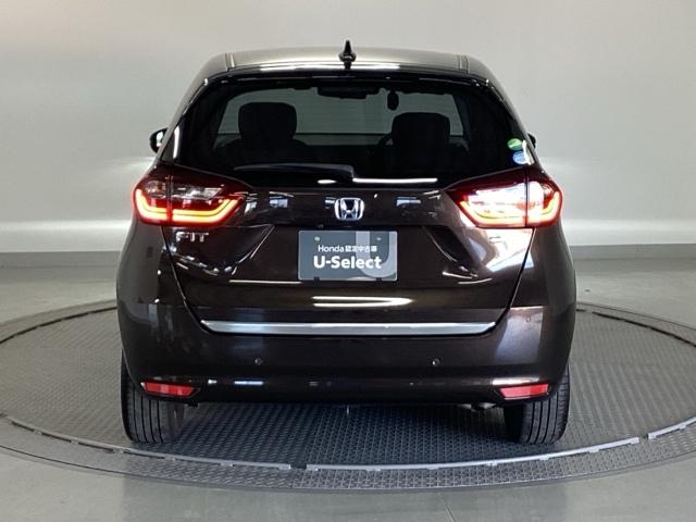 フィット ｅ：ＨＥＶリュクス　純正メモリーナビ　ドラレコ　リアカメラ、　誤発進抑制機能　本革シート　ＥＴＣ付　ＬＥＤ　シートヒーター　クルーズコントロール　セキュリティアラーム　ドライブレコーダー　ＤＶＤ　ＶＳＡ　フルセグ　ＵＳＢ（9枚目）