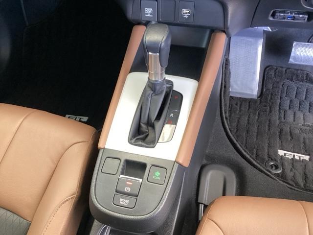 フィット ｅ：ＨＥＶリュクス　純正メモリーナビ　ドラレコ　リアカメラ、　誤発進抑制機能　本革シート　ＥＴＣ付　ＬＥＤ　シートヒーター　クルーズコントロール　セキュリティアラーム　ドライブレコーダー　ＤＶＤ　ＶＳＡ　フルセグ　ＵＳＢ（13枚目）