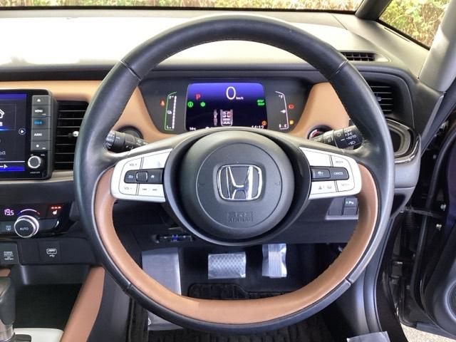 フィット ｅ：ＨＥＶリュクス　純正メモリーナビ　ドラレコ　リアカメラ、　誤発進抑制機能　本革シート　ＥＴＣ付　ＬＥＤ　シートヒーター　クルーズコントロール　セキュリティアラーム　ドライブレコーダー　ＤＶＤ　ＶＳＡ　フルセグ　ＵＳＢ（14枚目）