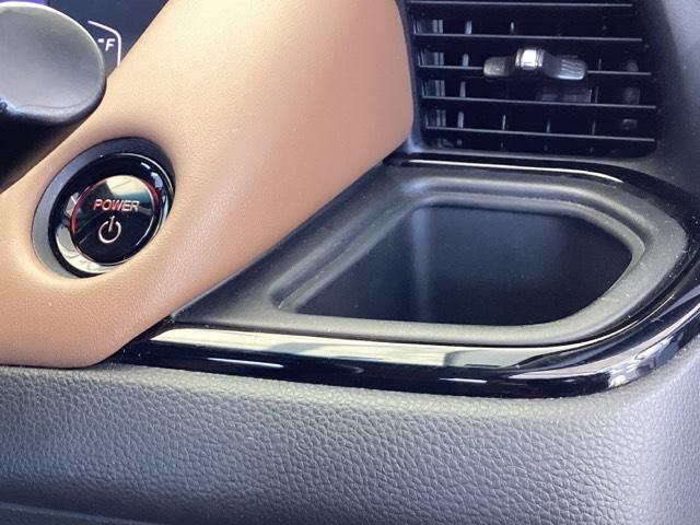 フィット ｅ：ＨＥＶリュクス　純正メモリーナビ　ドラレコ　リアカメラ、　誤発進抑制機能　本革シート　ＥＴＣ付　ＬＥＤ　シートヒーター　クルーズコントロール　セキュリティアラーム　ドライブレコーダー　ＤＶＤ　ＶＳＡ　フルセグ　ＵＳＢ（45枚目）