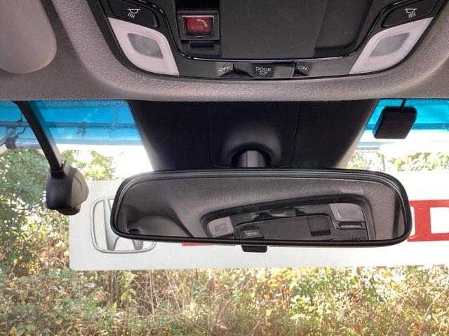 フィット ｅ：ＨＥＶリュクス　純正メモリーナビ　ドラレコ　リアカメラ、　誤発進抑制機能　本革シート　ＥＴＣ付　ＬＥＤ　シートヒーター　クルーズコントロール　セキュリティアラーム　ドライブレコーダー　ＤＶＤ　ＶＳＡ　フルセグ　ＵＳＢ（51枚目）