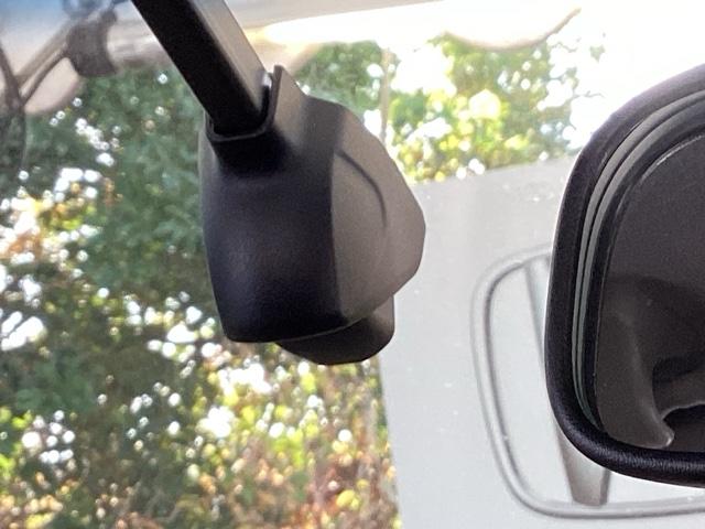 フィット ｅ：ＨＥＶリュクス　純正メモリーナビ　ドラレコ　リアカメラ、　誤発進抑制機能　本革シート　ＥＴＣ付　ＬＥＤ　シートヒーター　クルーズコントロール　セキュリティアラーム　ドライブレコーダー　ＤＶＤ　ＶＳＡ　フルセグ　ＵＳＢ（52枚目）