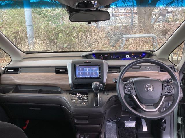 フリード G 純正ナビ リアカメラ 6人乗り Aクルーズ 3列シート LEDヘッドライト パワーウインドウ Rカメラ イモビ VSA USB ドライブレコーダー エアコン エアバッグ スマートキー ECONモード(3枚目)