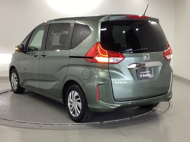 フリード G 純正ナビ リアカメラ 6人乗り Aクルーズ 3列シート LEDヘッドライト パワーウインドウ Rカメラ イモビ VSA USB ドライブレコーダー エアコン エアバッグ スマートキー ECONモード(10枚目)