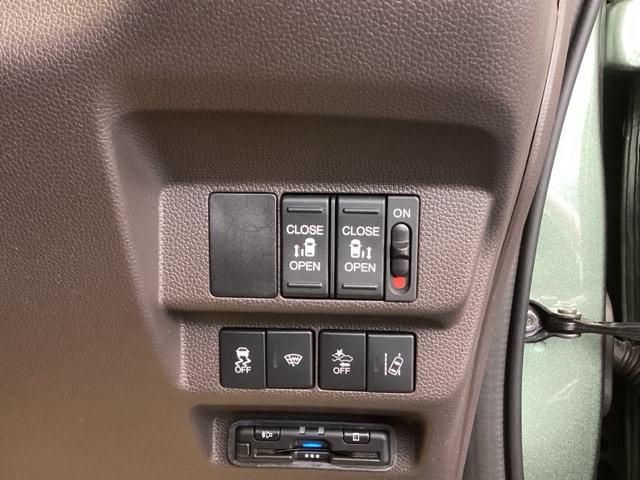 フリード G 純正ナビ リアカメラ 6人乗り Aクルーズ 3列シート LEDヘッドライト パワーウインドウ Rカメラ イモビ VSA USB ドライブレコーダー エアコン エアバッグ スマートキー ECONモード(16枚目)