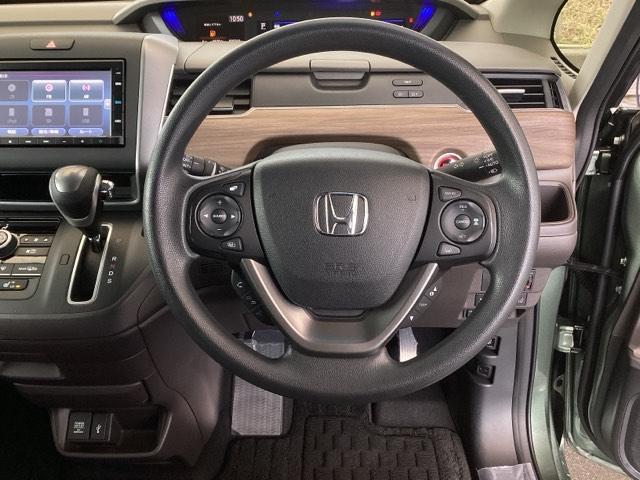 フリード G 純正ナビ リアカメラ 6人乗り Aクルーズ 3列シート LEDヘッドライト パワーウインドウ Rカメラ イモビ VSA USB ドライブレコーダー エアコン エアバッグ スマートキー ECONモード(18枚目)