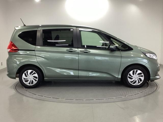 フリード G 純正ナビ リアカメラ 6人乗り Aクルーズ 3列シート LEDヘッドライト パワーウインドウ Rカメラ イモビ VSA USB ドライブレコーダー エアコン エアバッグ スマートキー ECONモード(32枚目)