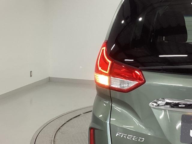 フリード G 純正ナビ リアカメラ 6人乗り Aクルーズ 3列シート LEDヘッドライト パワーウインドウ Rカメラ イモビ VSA USB ドライブレコーダー エアコン エアバッグ スマートキー ECONモード(36枚目)
