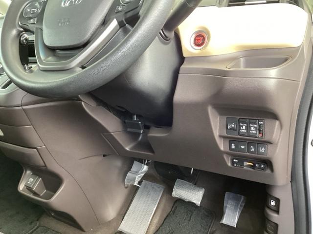 �����ŕ֗��Ȃd�s�b������A�֗��ȃp���[�X���C�h�h�A��A�������h���u�r�`�Ȃǂ̃X�C�b�`�́A�^�]�Ȃ̉E���A��̓͂��₷���ʒu�ɂ���܂��B