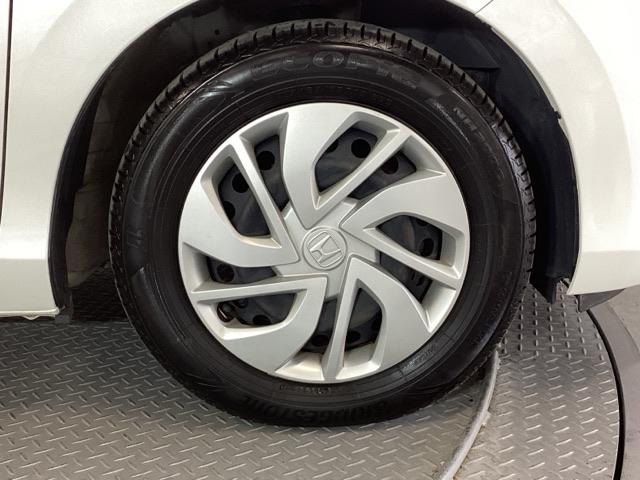 �X�`�[���z�C�[���ɂ́A�z���_�����̃z�C�[���J�o�[���t���Ă��܂��B