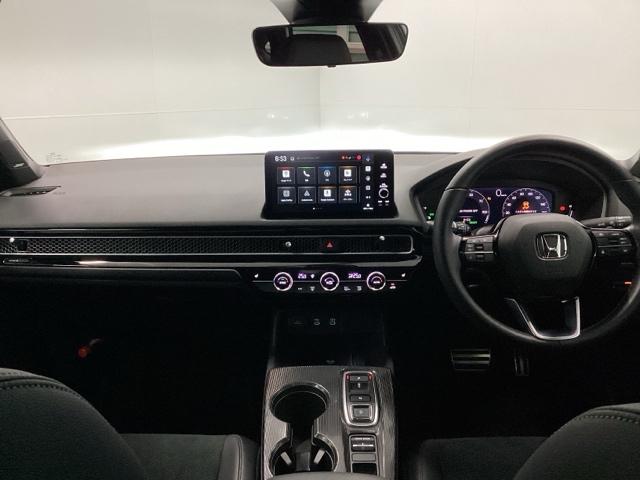 �h���C�o�[�𒆐S�Ɏ��R�Ɏ肪�͂��ʒu�ɂ`�s�Z���N�g�X�C�b�`��G�A�R���A�l�X�ȑ���X�C�b�`�Ȃǂ�z�u�A���쐫�ɗD��Ă��܂�