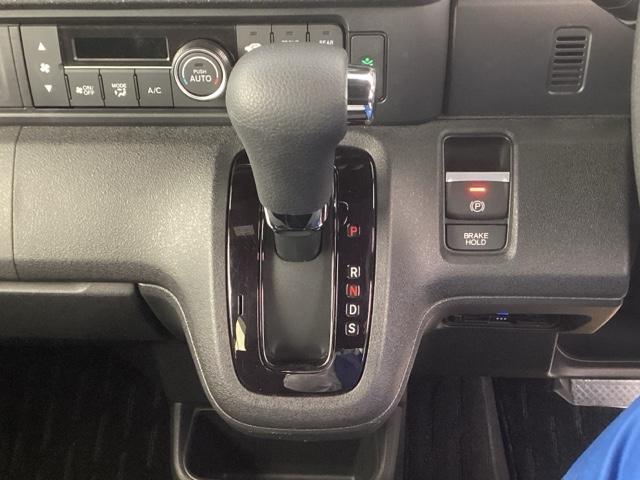 Ｎ－ＢＯＸカスタム ベースグレード　純正ナビ　フルセグ　リアカメラ　ベンチシ－ト　アクティブクルーズ　前席シートヒーター　イモビライザー　ＵＳＢ　運転席エアバッグ　スマートキー＆プッシュスタート　ＬＥＤヘッド　Ｂモニター　フリーキー（14枚目）