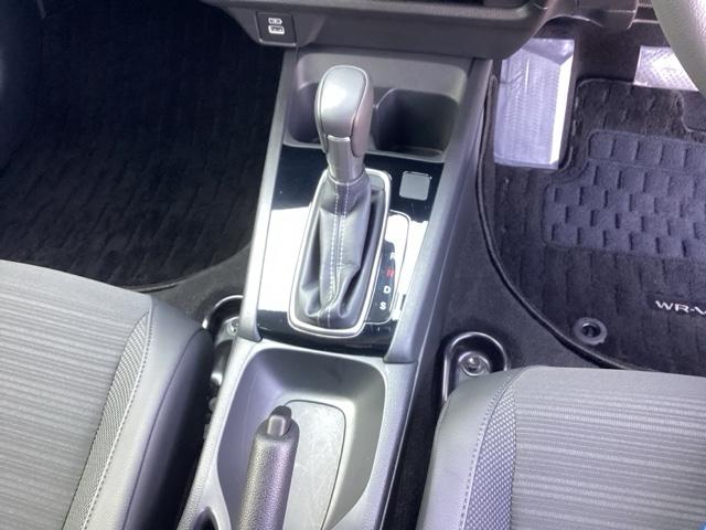 ＷＲ－Ｖ Ｚブラックスタイル　純正メモリーナビ　ドラレコ　リアカメラ　サイドエアバック　ＥＴＣ車載器　ＬＥＤヘッドライト　ＵＳＢ　ドライブレコーダー　盗難防止システム　オートライト　バックカメラ　スマートキー　オートエアコン（13枚目）