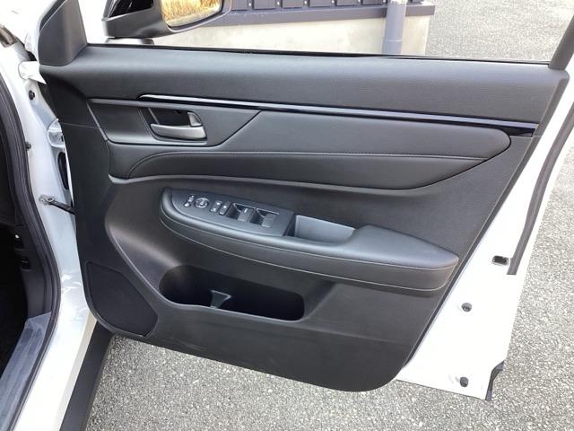 ＷＲ－Ｖ Ｚブラックスタイル　純正メモリーナビ　ドラレコ　リアカメラ　サイドエアバック　ＥＴＣ車載器　ＬＥＤヘッドライト　ＵＳＢ　ドライブレコーダー　盗難防止システム　オートライト　バックカメラ　スマートキー　オートエアコン（50枚目）