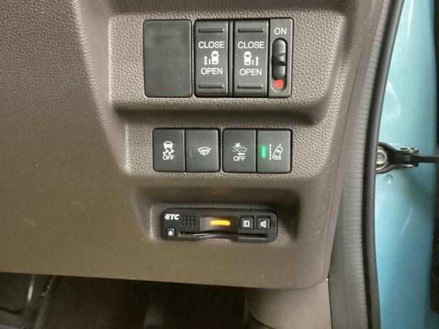 フリード G・ホンダセンシング ディスプレイオーディオ ワンセグ 6人乗り W電動ドア キーフリ スマートキーシステム イモビ USBポート カラーバックモニター 横滑防止装置 LEDランプ エアコン クルコン パワーウィンドウ(17枚目)