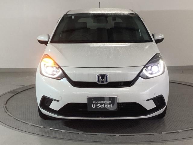 フィット ｅ：ＨＥＶベーシック　ＣＤ　ドラレコ　横滑り防止機能　ＬＥＤライト　Ａストップ　サイドカーテンエアバック　クルーズコントロール　セキュリティアラーム　スマートキー　エアバッグ　ＡＡＣ　パワーウインドウ　Ｗエアバッグ　ＡＢＳ（7枚目）