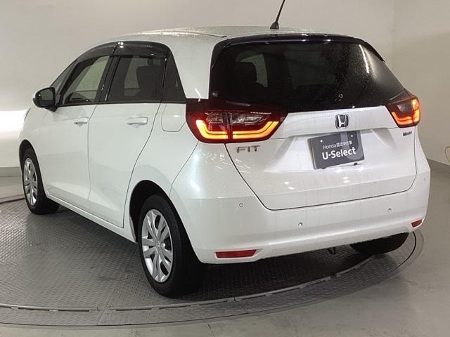フィット ｅ：ＨＥＶベーシック　ＣＤ　ドラレコ　横滑り防止機能　ＬＥＤライト　Ａストップ　サイドカーテンエアバック　クルーズコントロール　セキュリティアラーム　スマートキー　エアバッグ　ＡＡＣ　パワーウインドウ　Ｗエアバッグ　ＡＢＳ（11枚目）