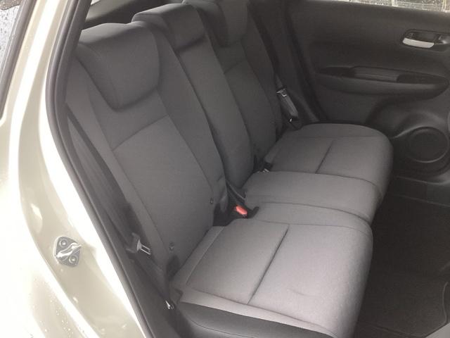 フィット ｅ：ＨＥＶベーシック　ＣＤ　ドラレコ　横滑り防止機能　ＬＥＤライト　Ａストップ　サイドカーテンエアバック　クルーズコントロール　セキュリティアラーム　スマートキー　エアバッグ　ＡＡＣ　パワーウインドウ　Ｗエアバッグ　ＡＢＳ（18枚目）