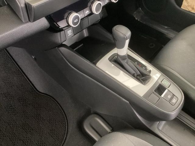 フィット ｅ：ＨＥＶベーシック　ＣＤ　ドラレコ　横滑り防止機能　ＬＥＤライト　Ａストップ　サイドカーテンエアバック　クルーズコントロール　セキュリティアラーム　スマートキー　エアバッグ　ＡＡＣ　パワーウインドウ　Ｗエアバッグ　ＡＢＳ（42枚目）