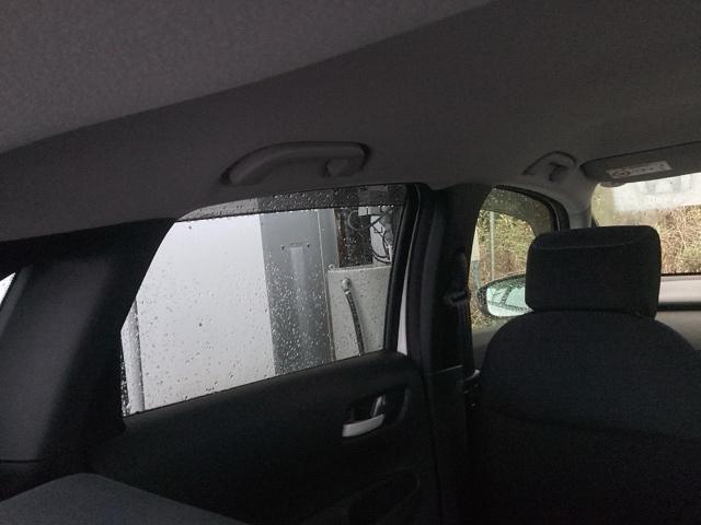 フィット ｅ：ＨＥＶベーシック　ＣＤ　ドラレコ　横滑り防止機能　ＬＥＤライト　Ａストップ　サイドカーテンエアバック　クルーズコントロール　セキュリティアラーム　スマートキー　エアバッグ　ＡＡＣ　パワーウインドウ　Ｗエアバッグ　ＡＢＳ（49枚目）