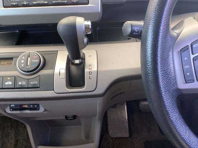 ���R�Ɏ肪�͂��A���쐫�̗ǂ��C���p�l�V�t�g�ɁA�p�[�L���O�u���[�L�́A�t�b�g�u���[�L�^�C�v�Ȃ̂ŁA�^�]�ȂƏ���Ȃ̊Ԃ͂������肵�Ă��܂��B