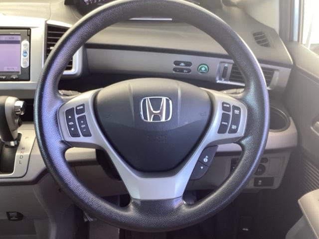 ��ɂȂ��ފ��o�̃X�e�A�����O�ł��B�����S�n�A�f�U�C�����A���쐫�ɂ���������A�C�e���ł��B