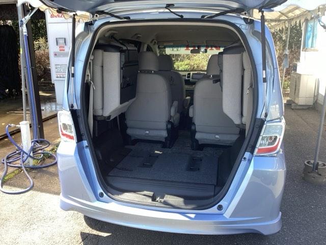 �R��ڃV�[�g�𒵂ˏグ�邱�ƂŃ��P�b�W�X�y�[�X���L����܂��B