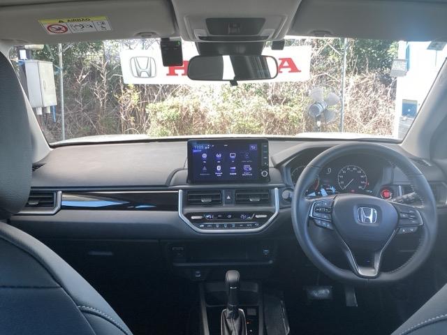 �h���C�o�[�𒆐S�Ɏ��R�Ɏ肪�͂��ʒu�ɂ`�s�Z���N�g���o�[��G�A�R���A�l�X�ȑ���X�C�b�`�Ȃǂ�z�u�A���쐫�ɗD��Ă��܂�